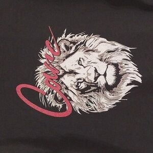 Care Tucker NWT Marlie Tee Care Lion T-Shirt Size Medium Black Boxy Retro-Chic